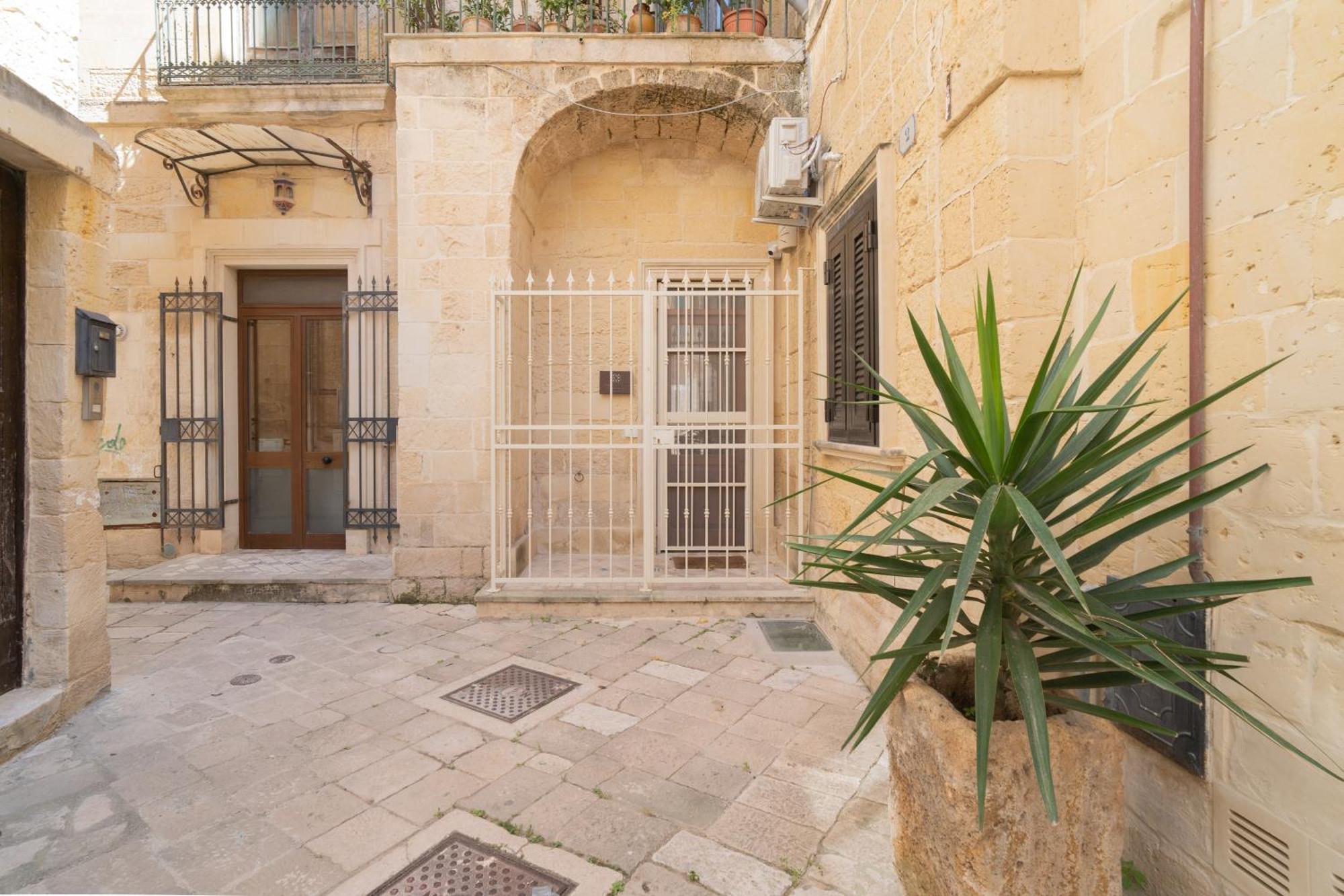 Dimora Barocca Apartment Irene Λέτσε Εξωτερικό φωτογραφία